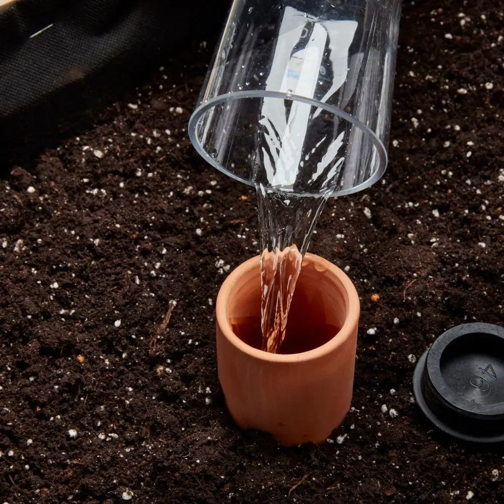 自動給水セラミックオラポット（中型の高床式菜園やプランター用 - Self-Watering Planter のレビューと価格