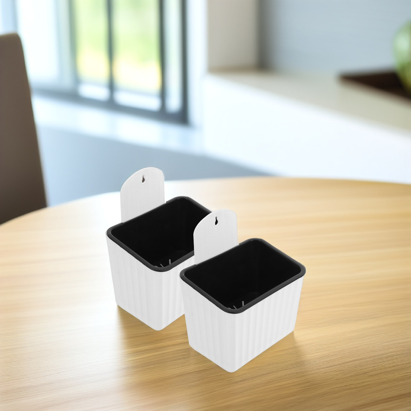 2個セット 壁掛けフラワーポット 自動給水プランター プラス - Self-Watering Planter のレビューと価格